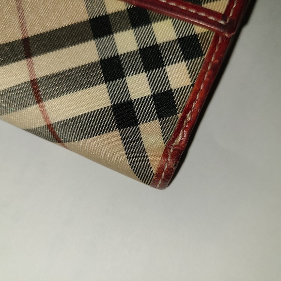 Burberry red trim Blue Label Short Wallet - Picture 6 of 11